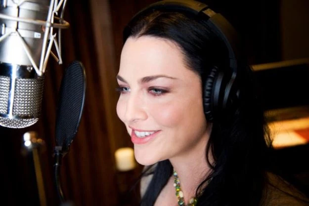 In the video segment Amy Lee was also forced to answer such 