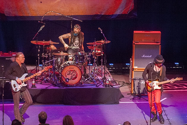 The Winery Dogs 2014