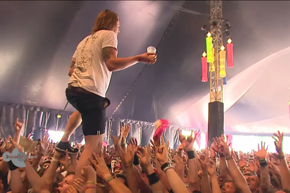 Watch: Dutch Punk Singer Catches Cup Full of Beer Mid-Air While Crowd-Surfing